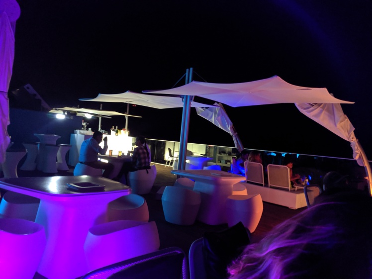 Die besten Rooftop-Bars an der Algarve: Bar Pedras Amarelas in Galé / Portugal